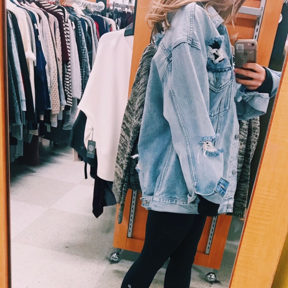 LEVIS Distressed Trucker Jean Jacket